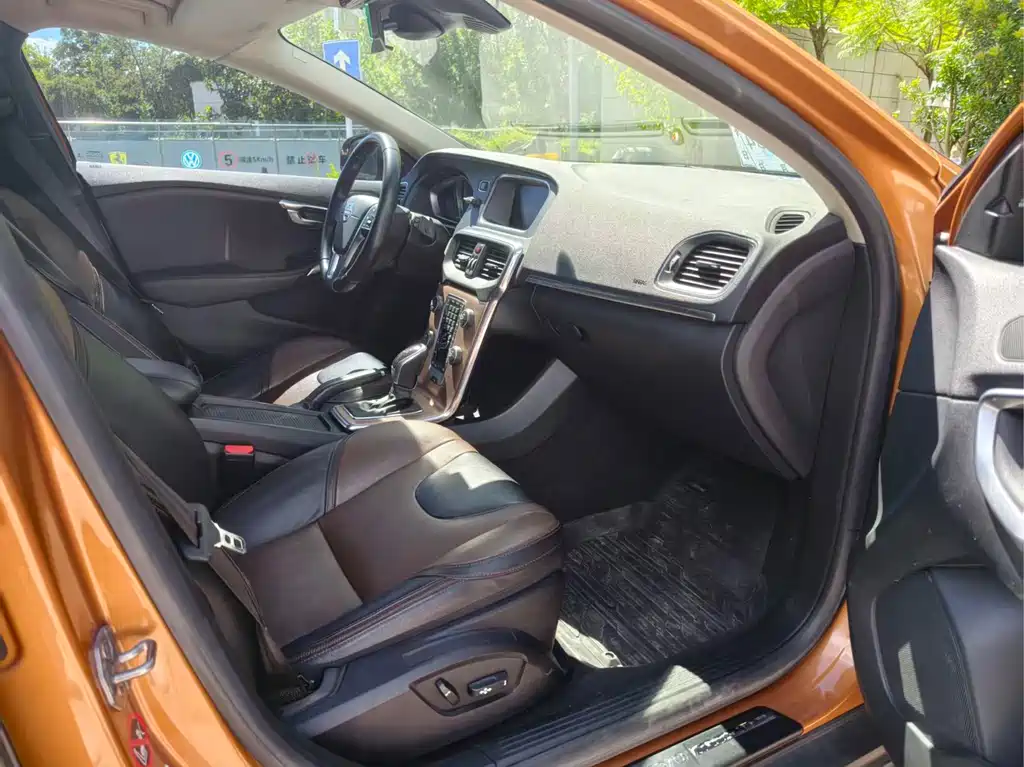 Volvo V40 — миниатюра 9