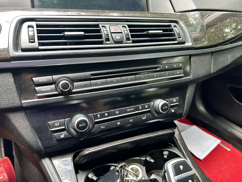 BMW 5 Series — миниатюра 12
