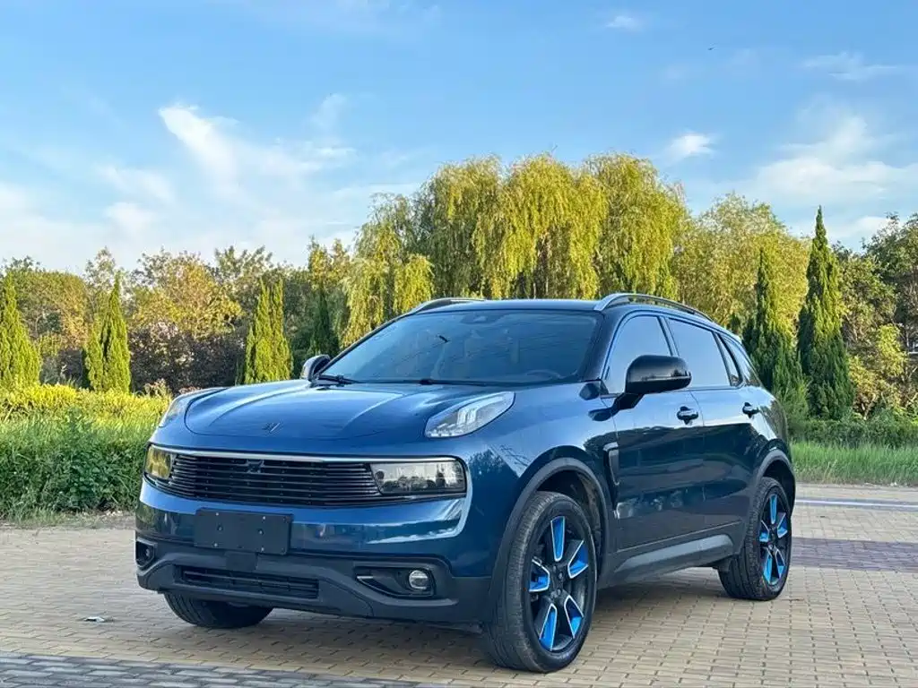 Lynk & Co 01