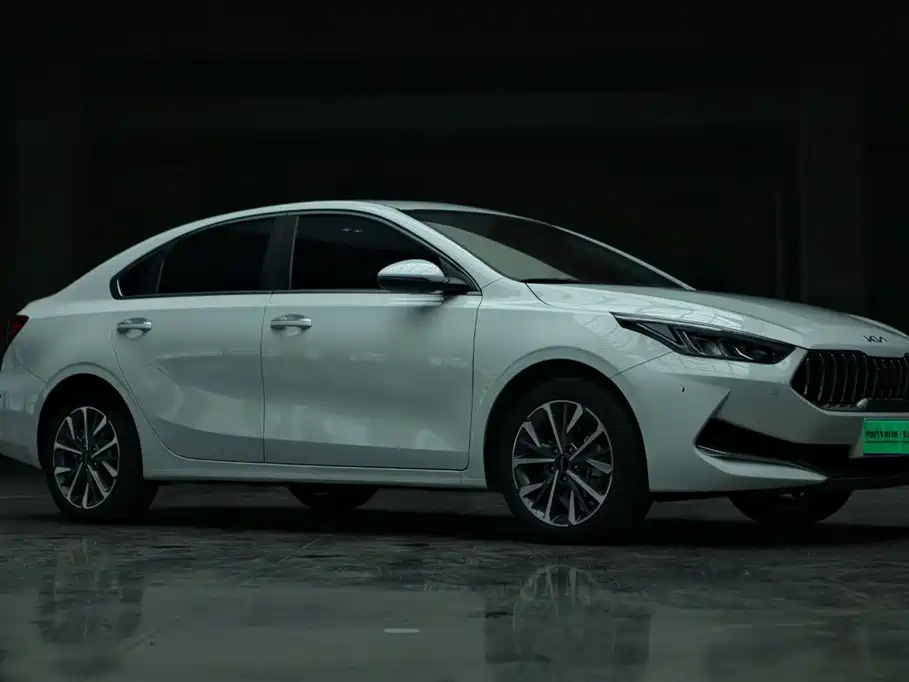 Kia K3 2023 Белый из Китая