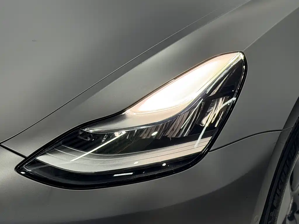 Tesla Model 3 — миниатюра 15
