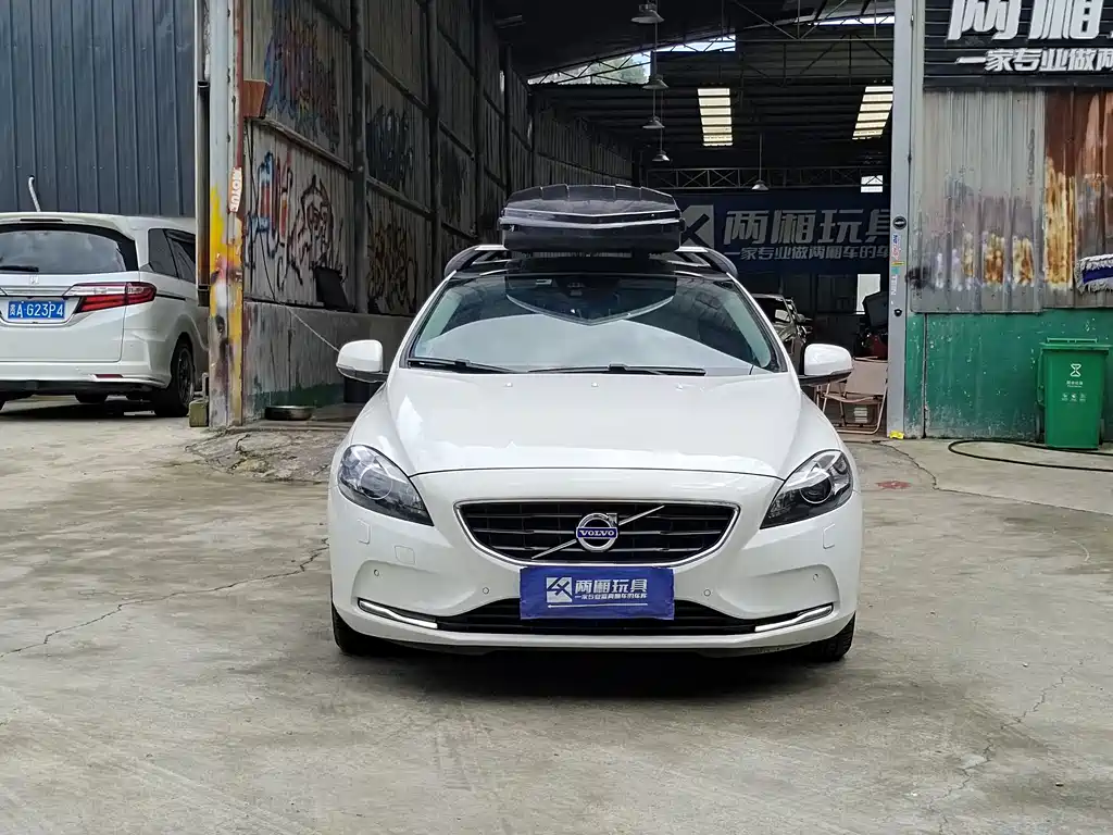 Volvo V40 — миниатюра 2