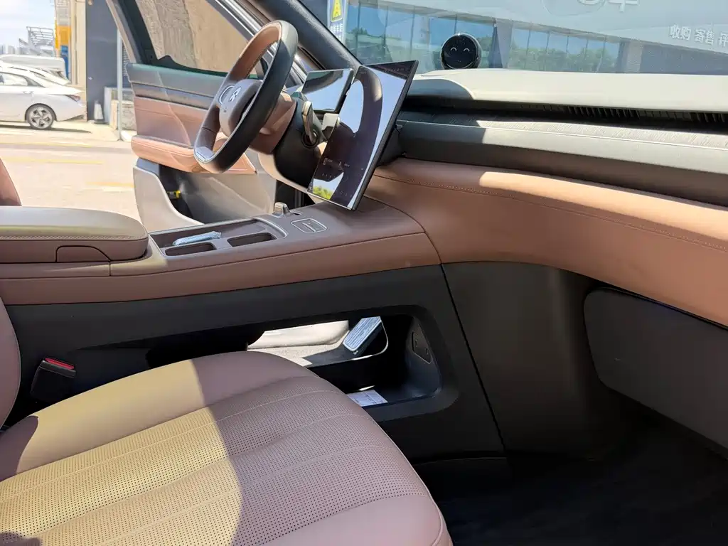 NIO ES8 — миниатюра 6