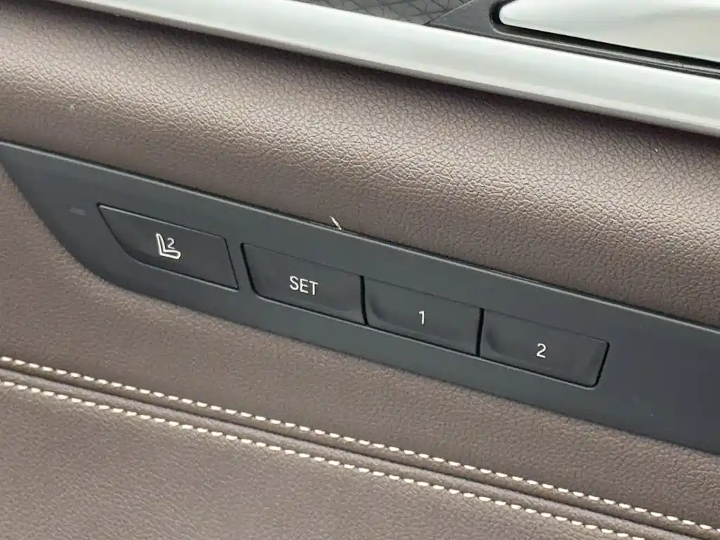 BMW 5 Series New Energy — миниатюра 17
