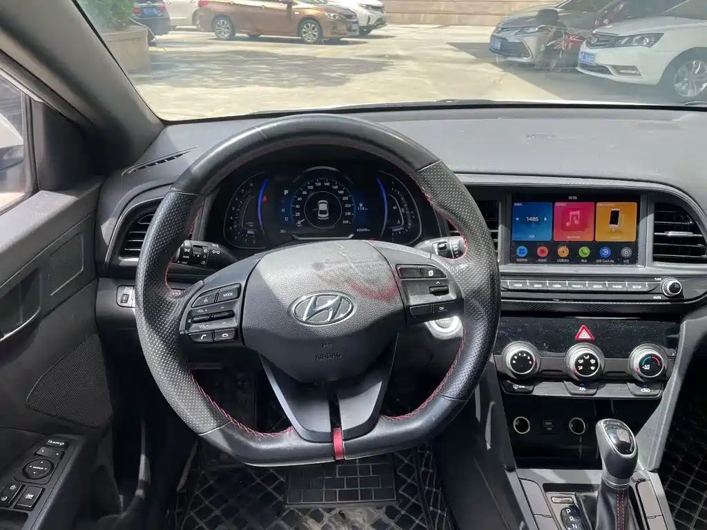 Hyundai Elantra — миниатюра 6