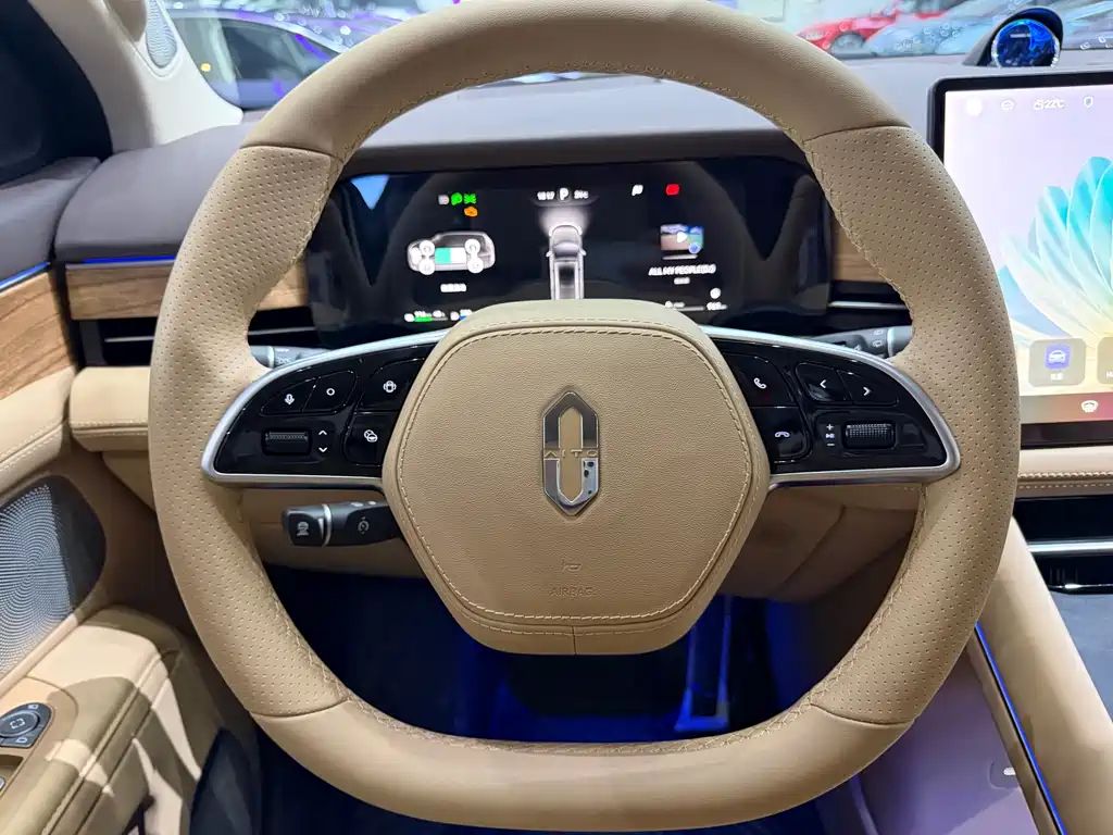 AITO ASK THE WORLD M7