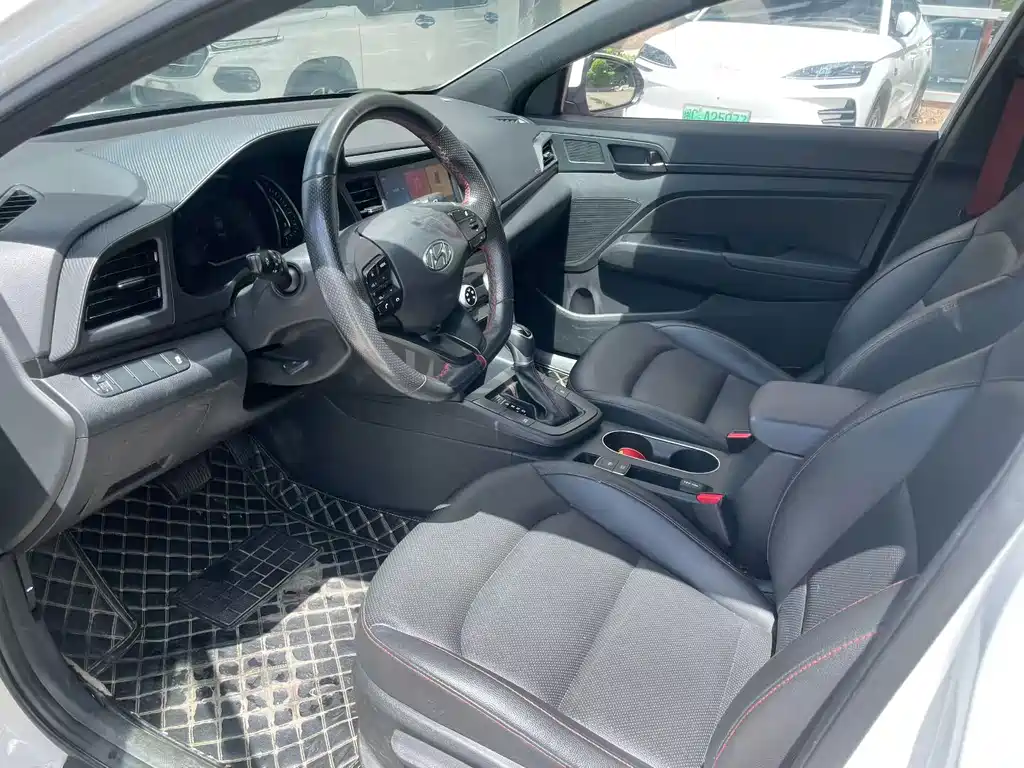 Hyundai Elantra — миниатюра 4