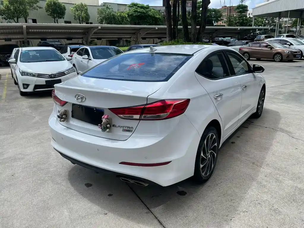 Hyundai Elantra — миниатюра 9