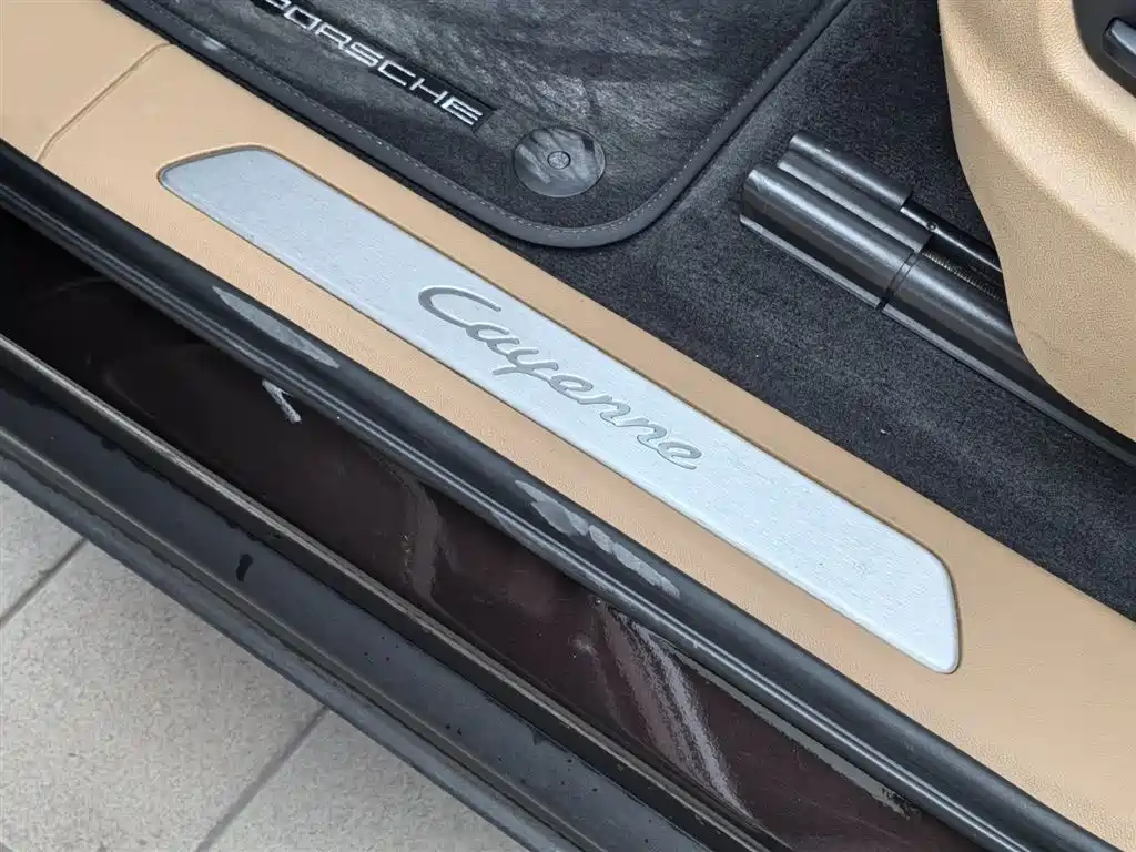 Porsche Cayenne — миниатюра 29