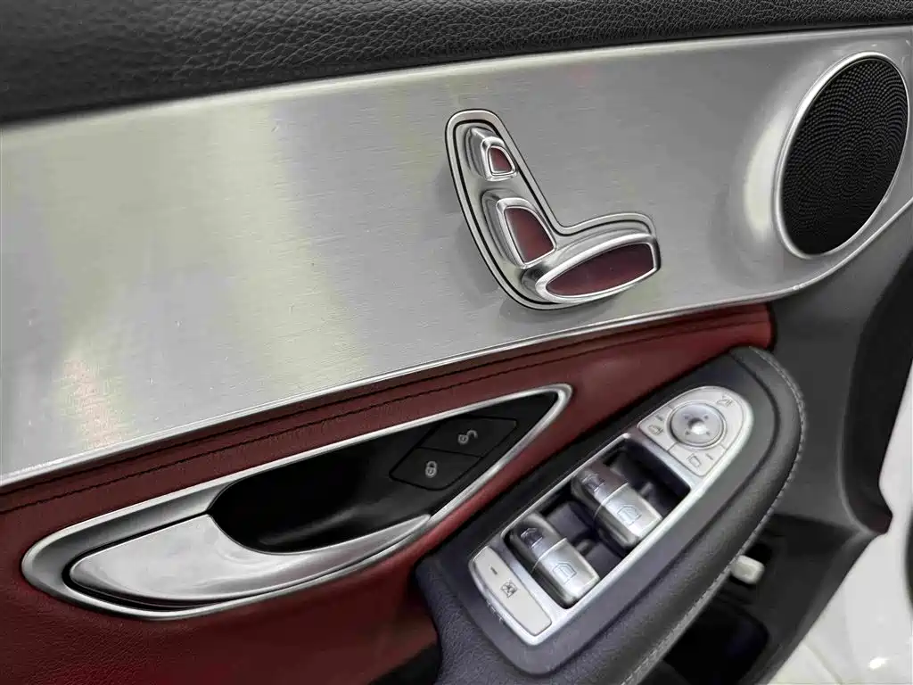 Mercedes-Benz C-Class — миниатюра 12