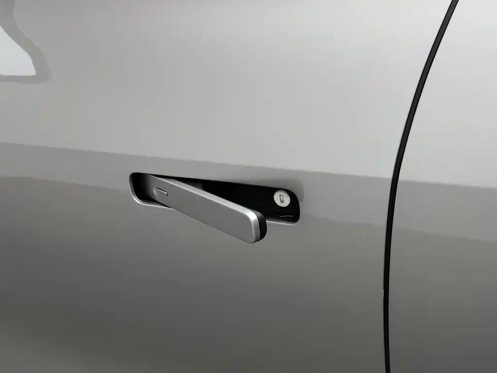 Roewe RX9 — миниатюра 18