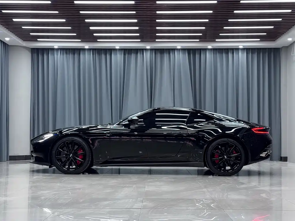 Aston Martin DB11 2019 4.0T V8 Coupe
