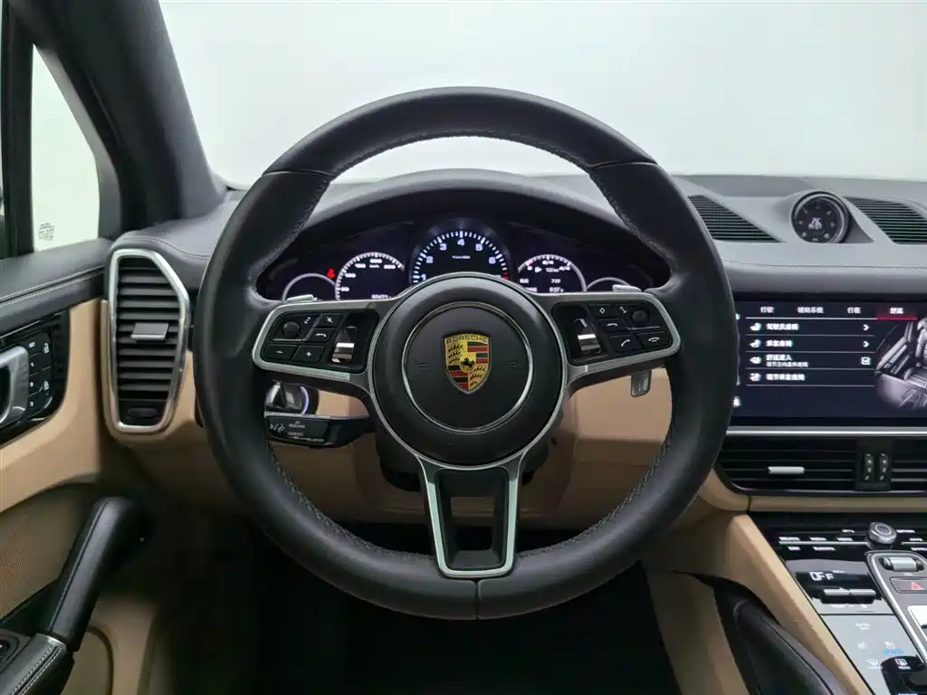 Porsche Cayenne — миниатюра 10