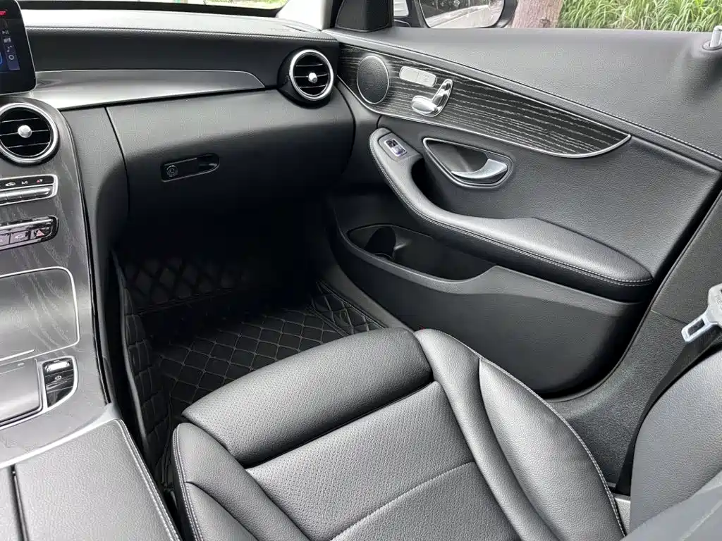 Mercedes-Benz C-Class — миниатюра 20