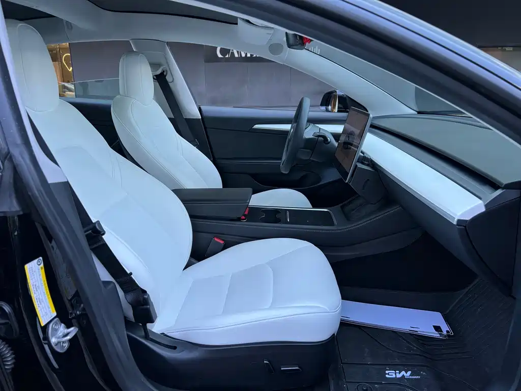 Tesla Model 3 — миниатюра 12