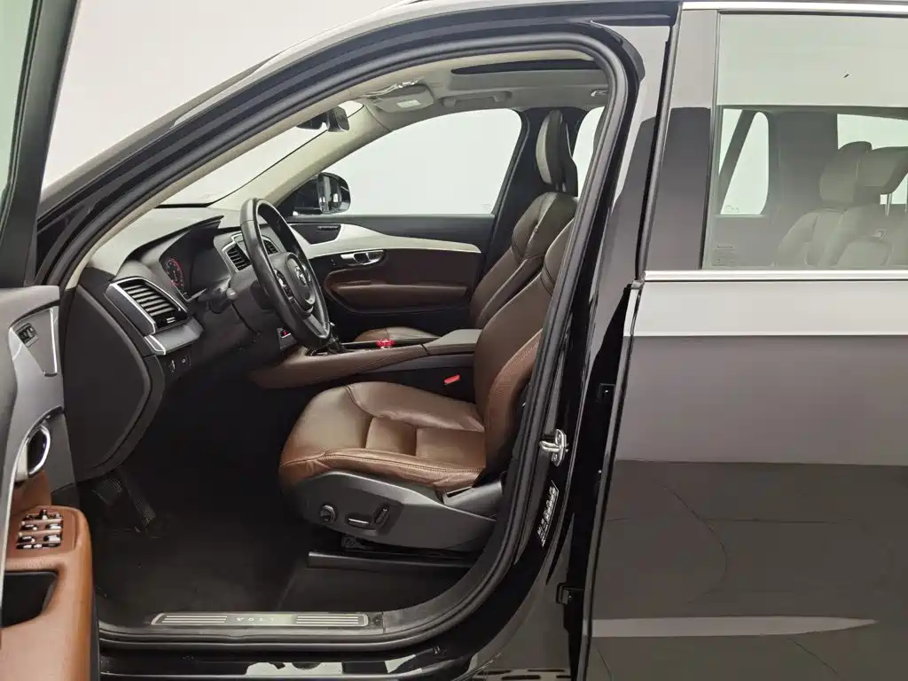 Volvo XC90 — миниатюра 10
