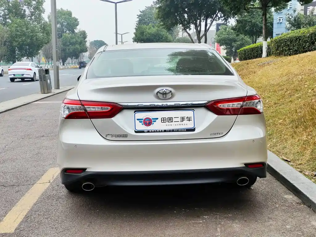 Toyota Camry — миниатюра 5