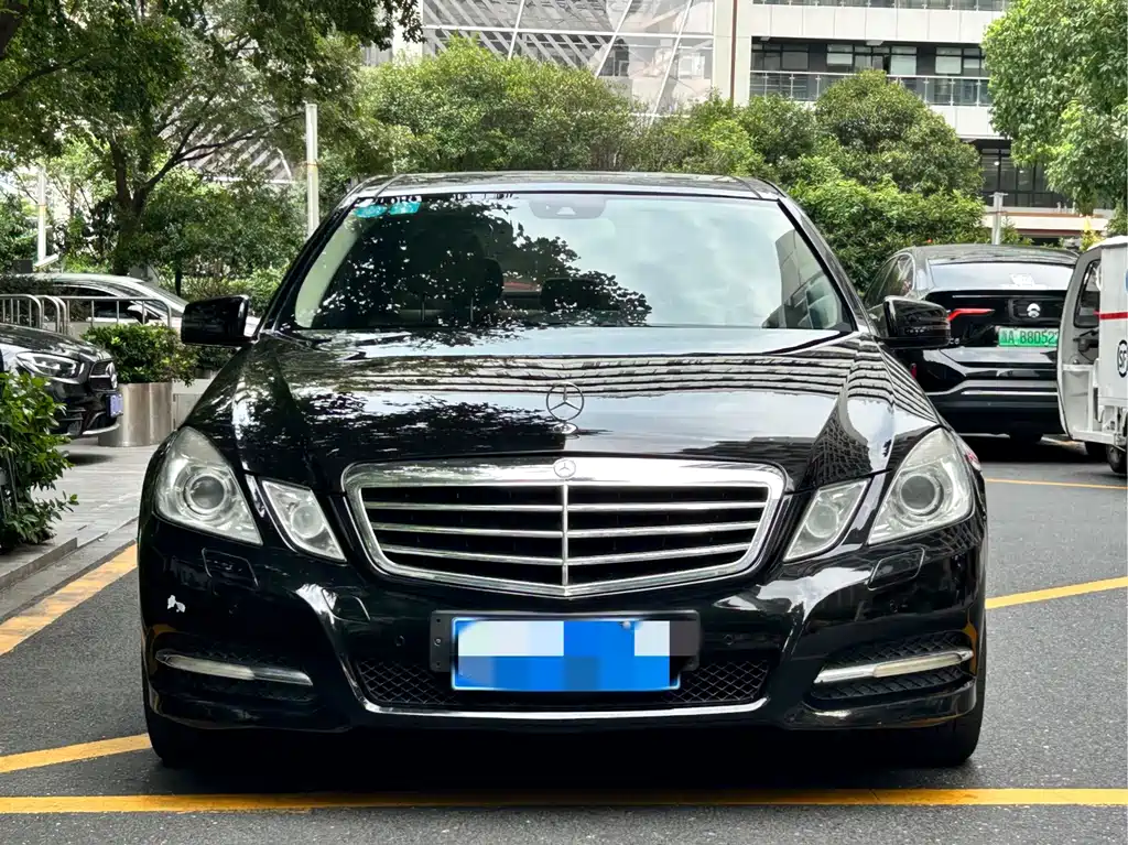 Mercedes-Benz E-Class — миниатюра 2