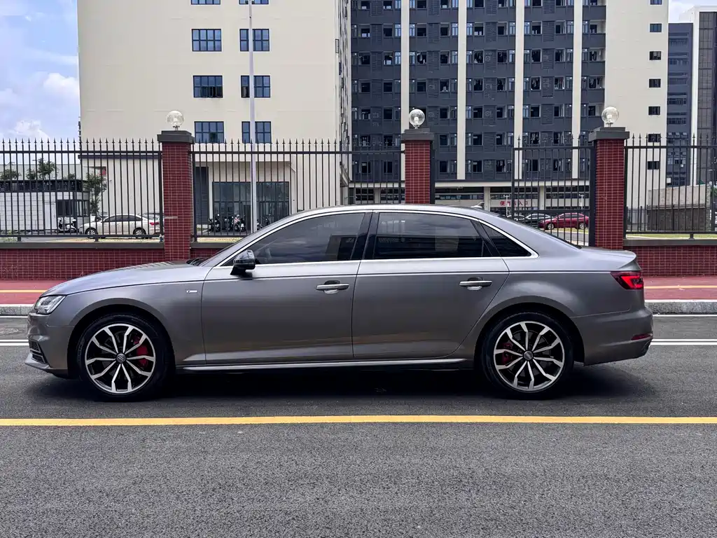 Audi A4L 2018 30 45 TFSI quattro Sport