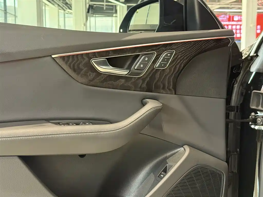 Audi Q8 2024 55 TFSI Luxury