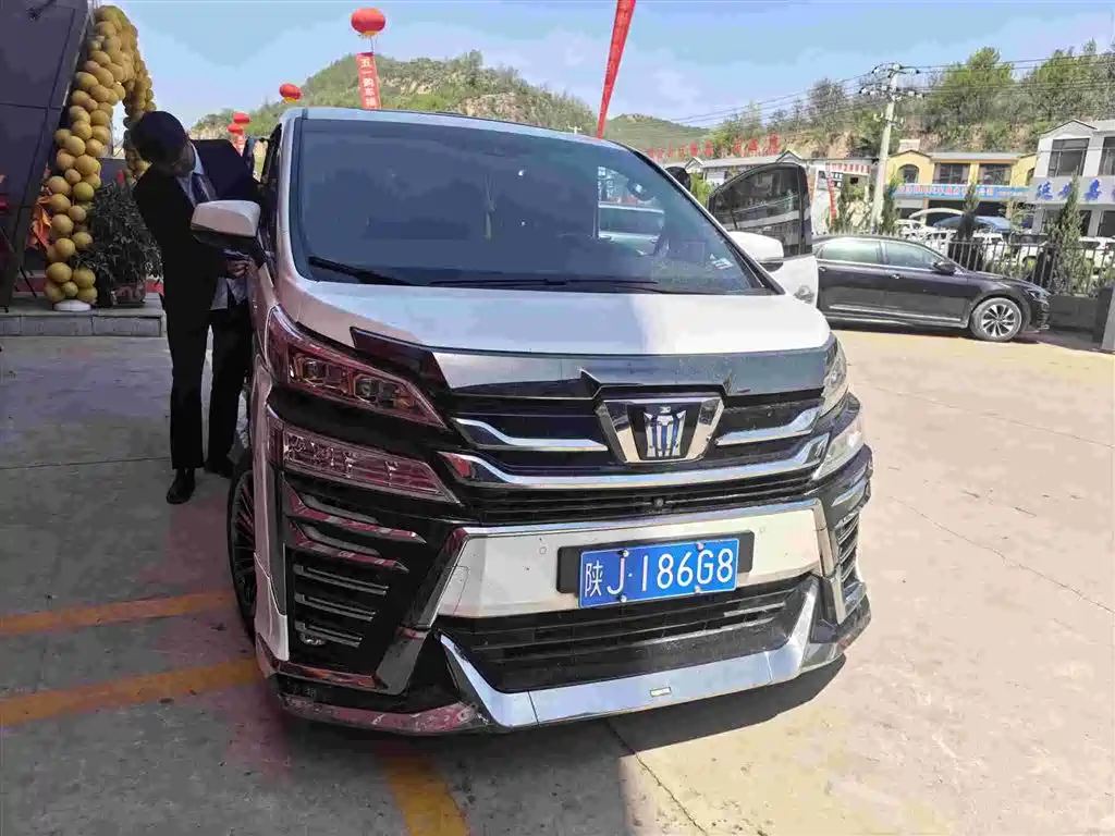 Toyota Vellfire 2023