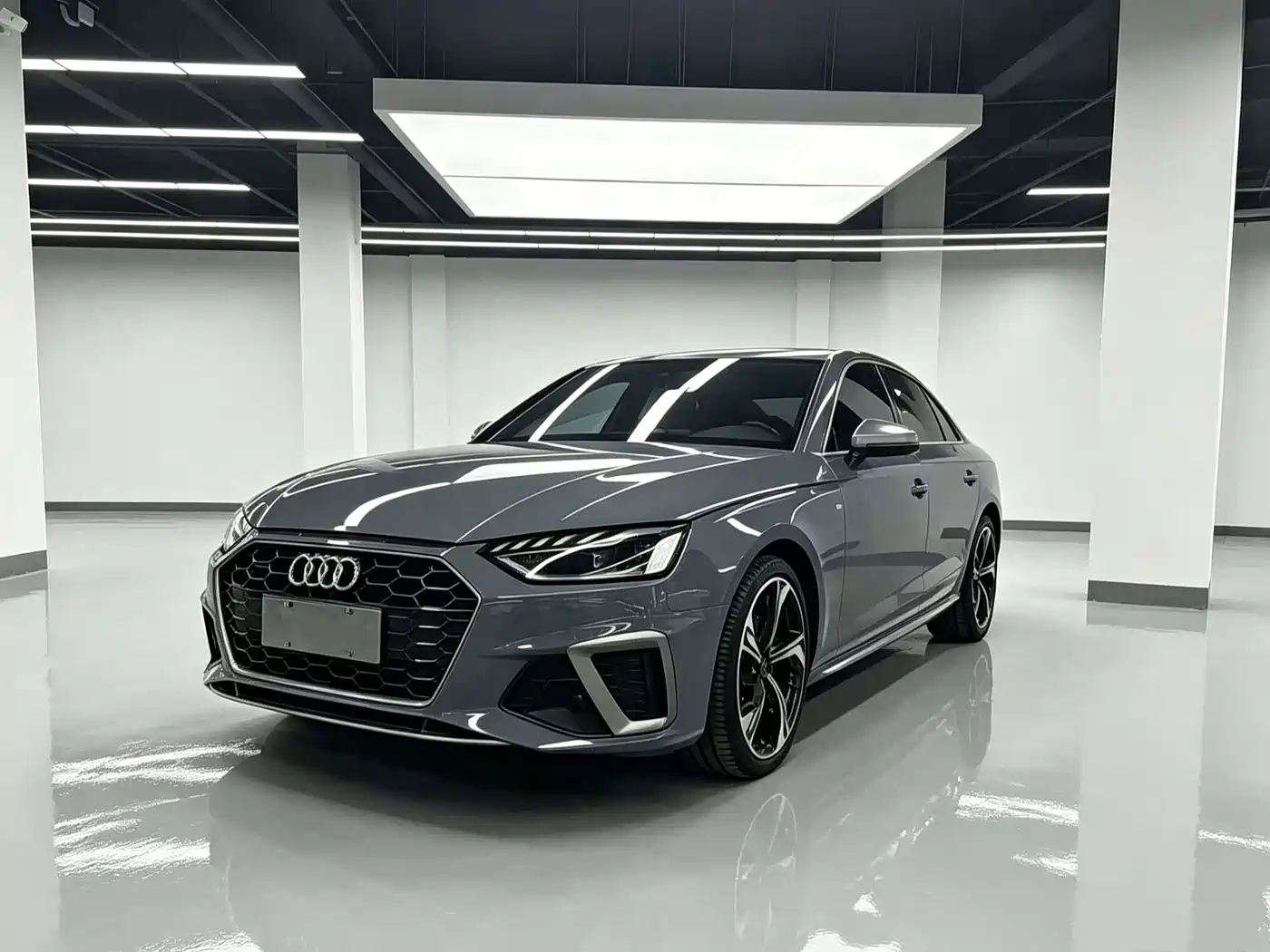 奥迪A4L 2022款 40 TFSI quattro RS套件燃速型 2022