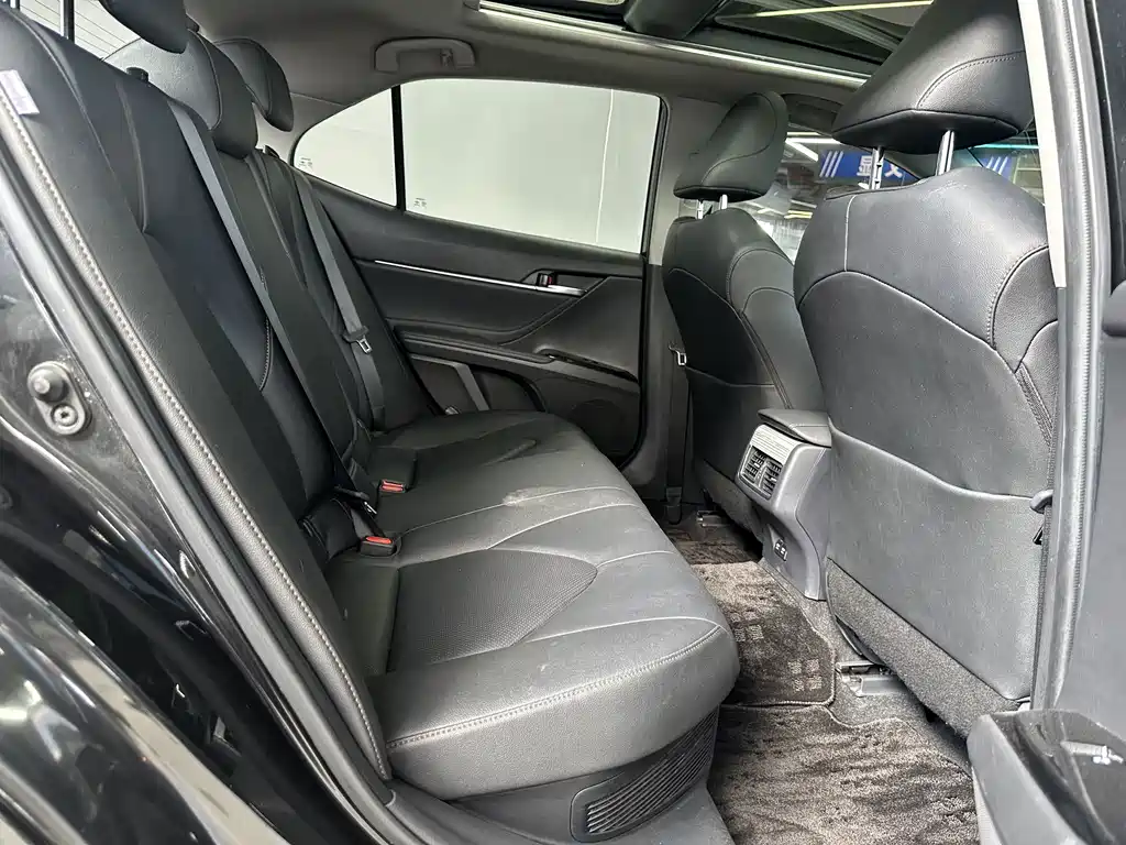 Toyota Camry — миниатюра 10