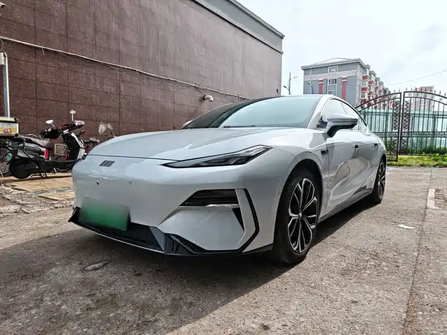 2025 Geely Galaxy E8