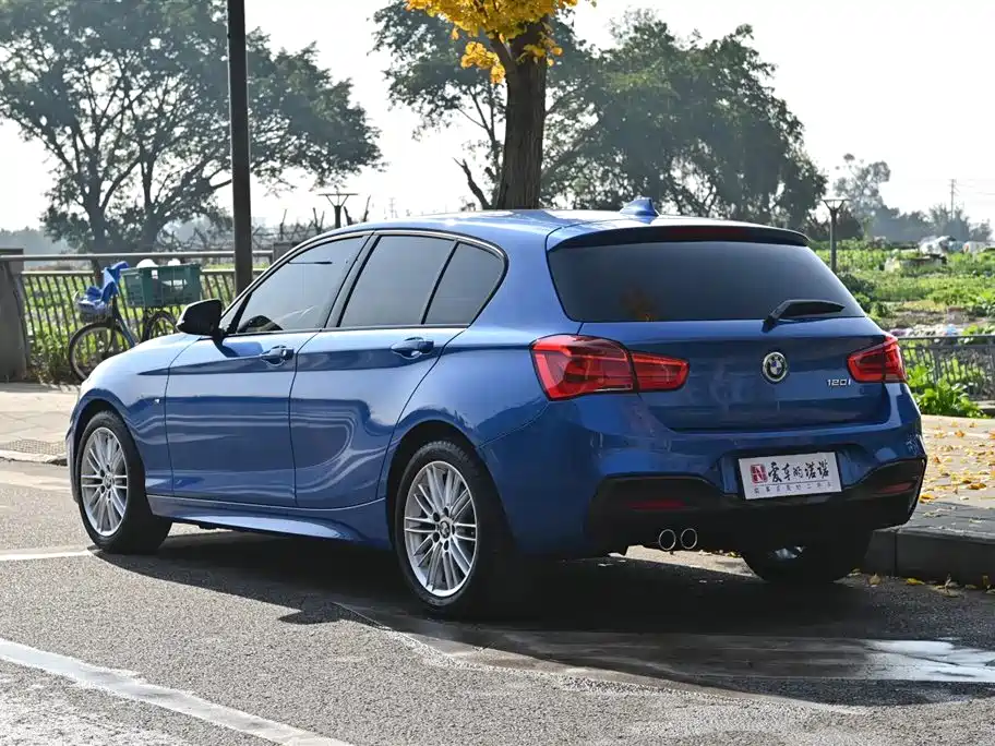 BMW 1 SERIES