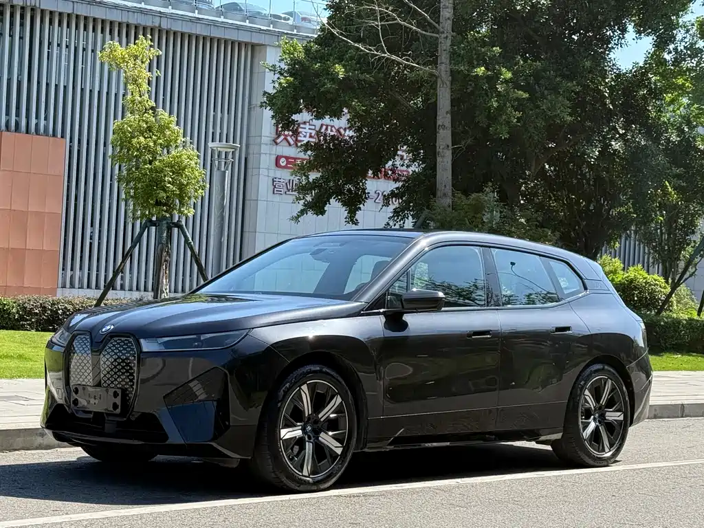 BMW iX