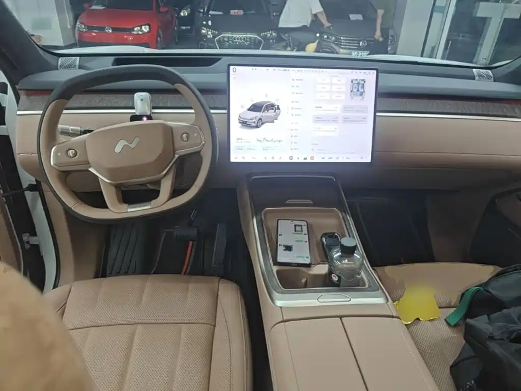 Onvo L90 2025 Max мест