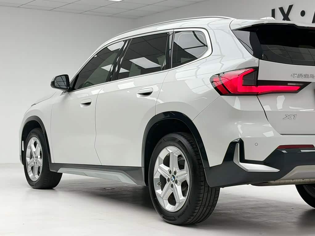 BMW X1 1.5 л 2023 г. Белый, пробег 15000 км