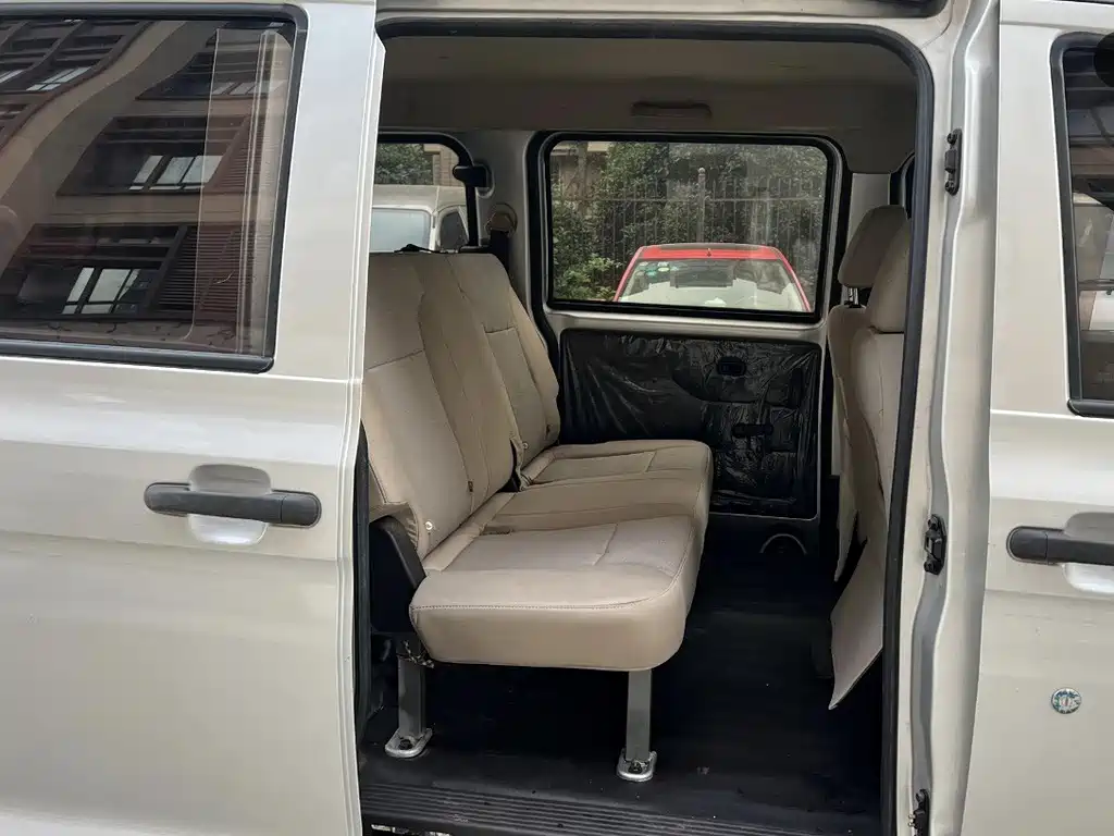 Wuling Hongguang V — миниатюра 6