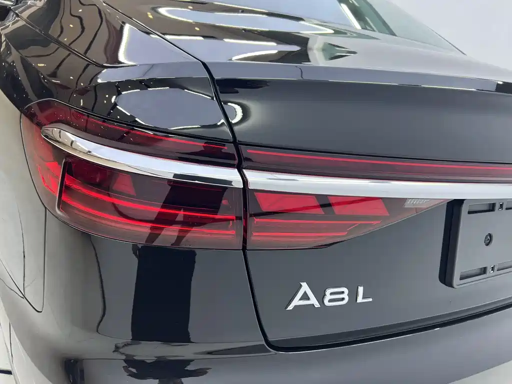 Audi A8 — миниатюра 5