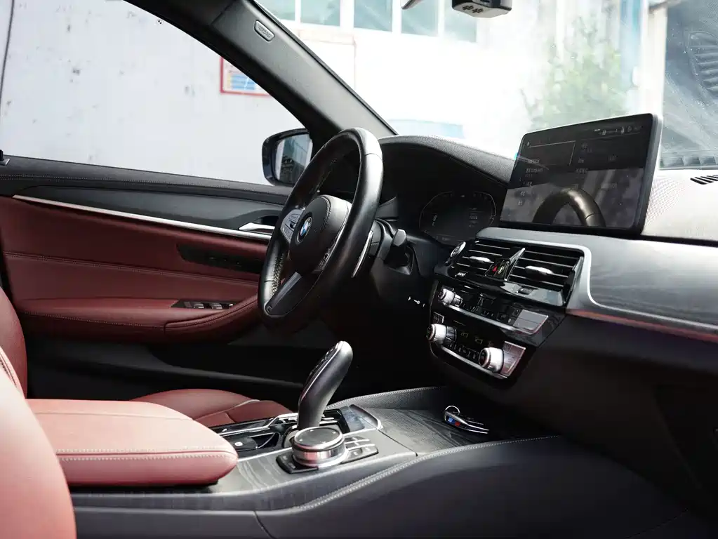BMW 5 Series — миниатюра 8