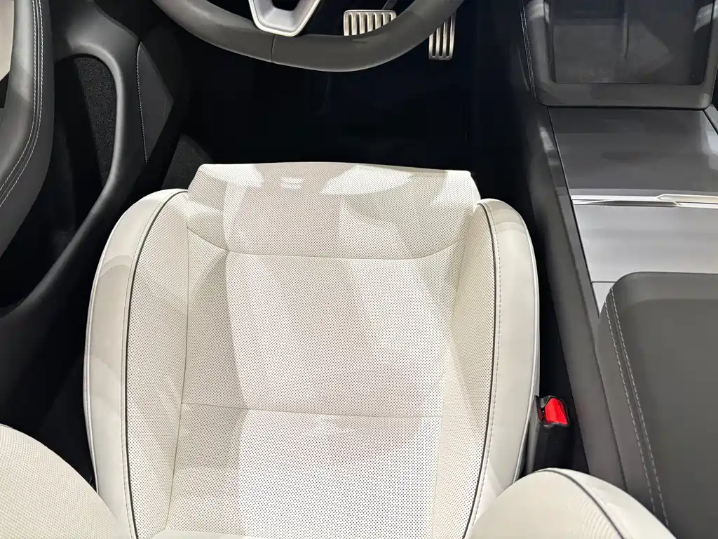 Tesla Model 3 — миниатюра 13