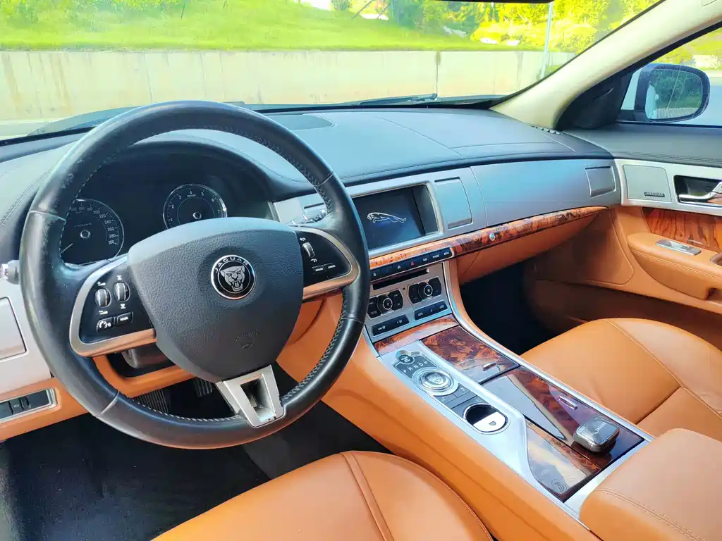 Jaguar XF — миниатюра 13