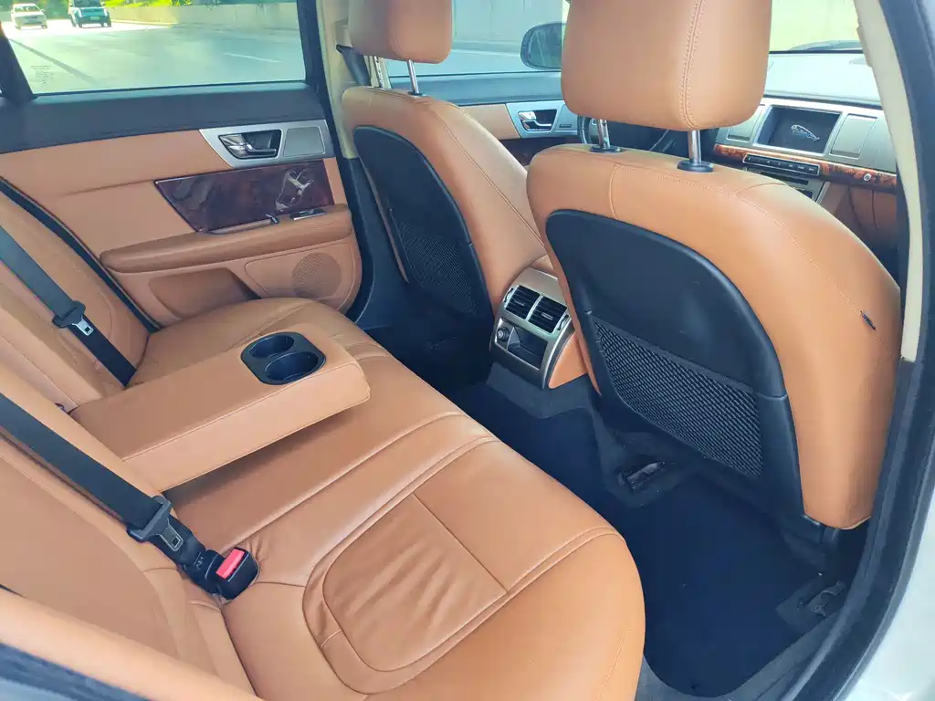 Jaguar XF — миниатюра 19
