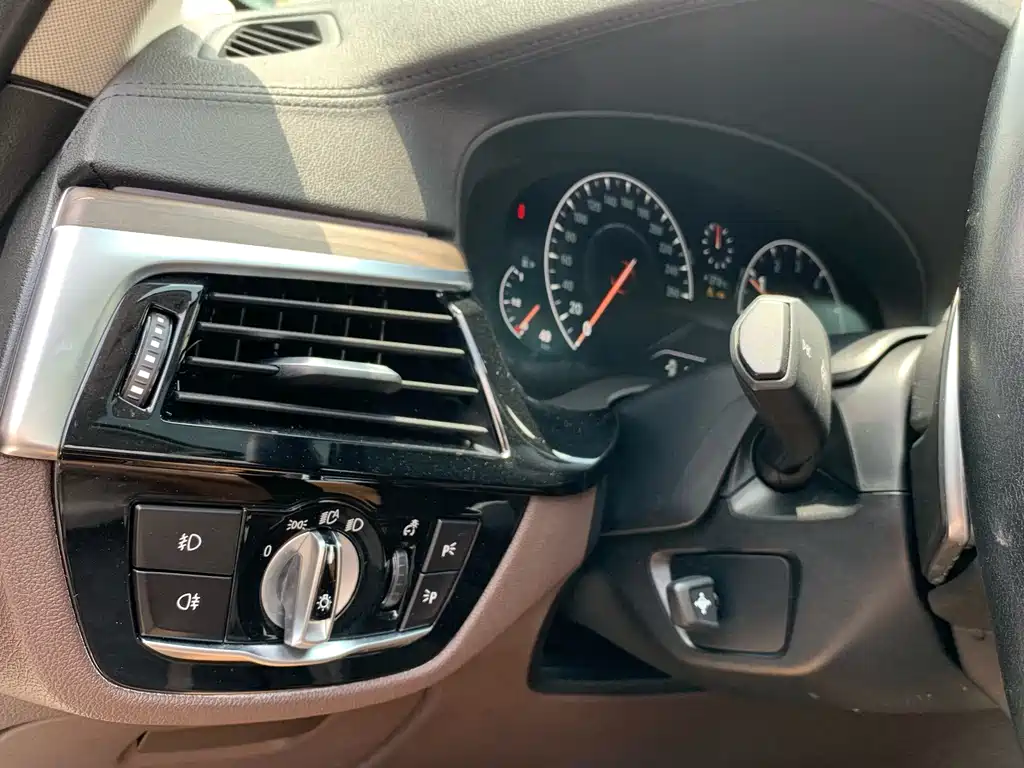 BMW 5 Series — миниатюра 22