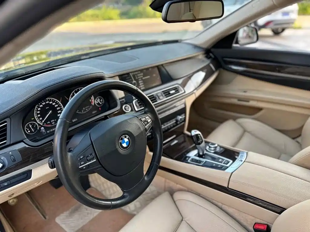 BMW 7 Series — миниатюра 6