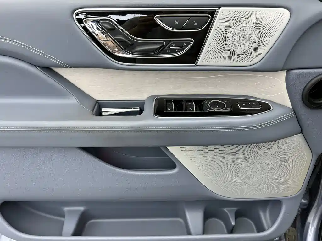 Lincoln Navigator — миниатюра 22