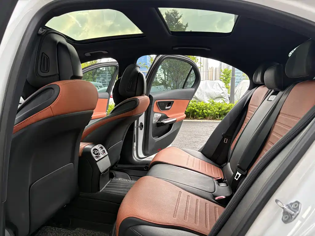 Mercedes-Benz C-Class — миниатюра 12