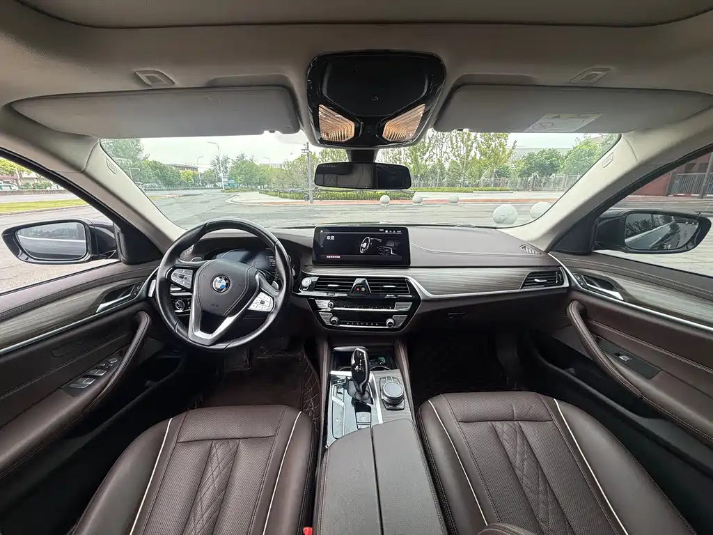 BMW 5 Series — миниатюра 6