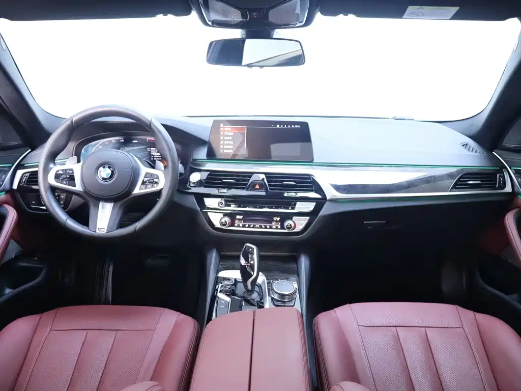 BMW 5 Series — миниатюра 13