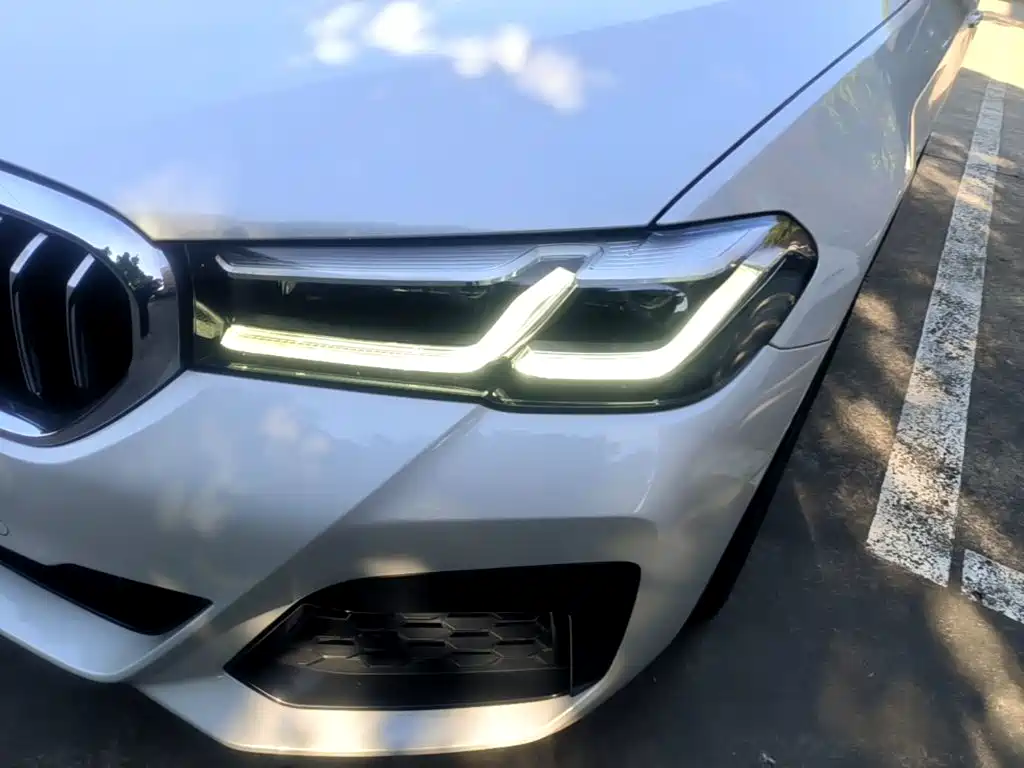 BMW 5 Series — миниатюра 24
