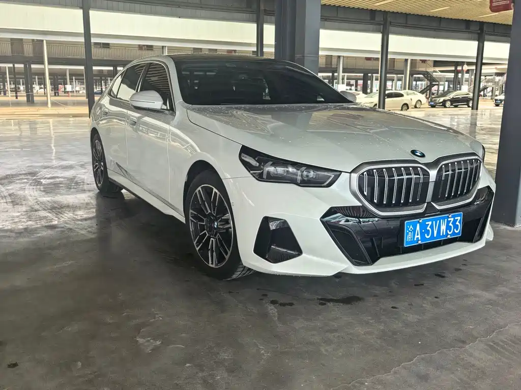 BMW 5 Series — миниатюра 10