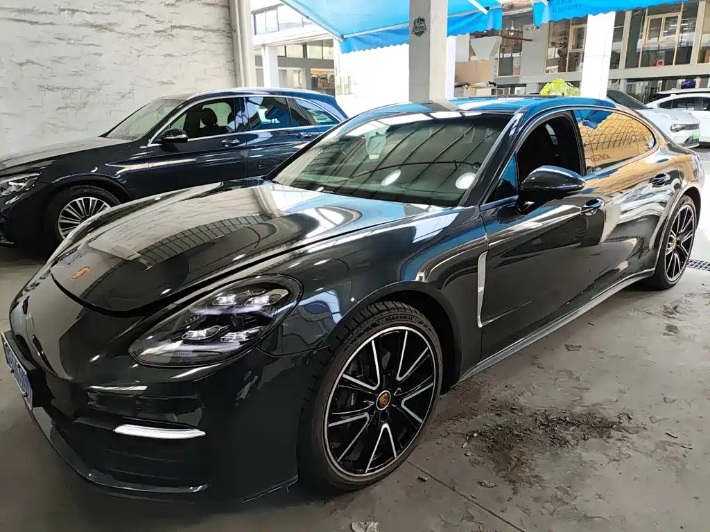 Porsche Panamera 2021