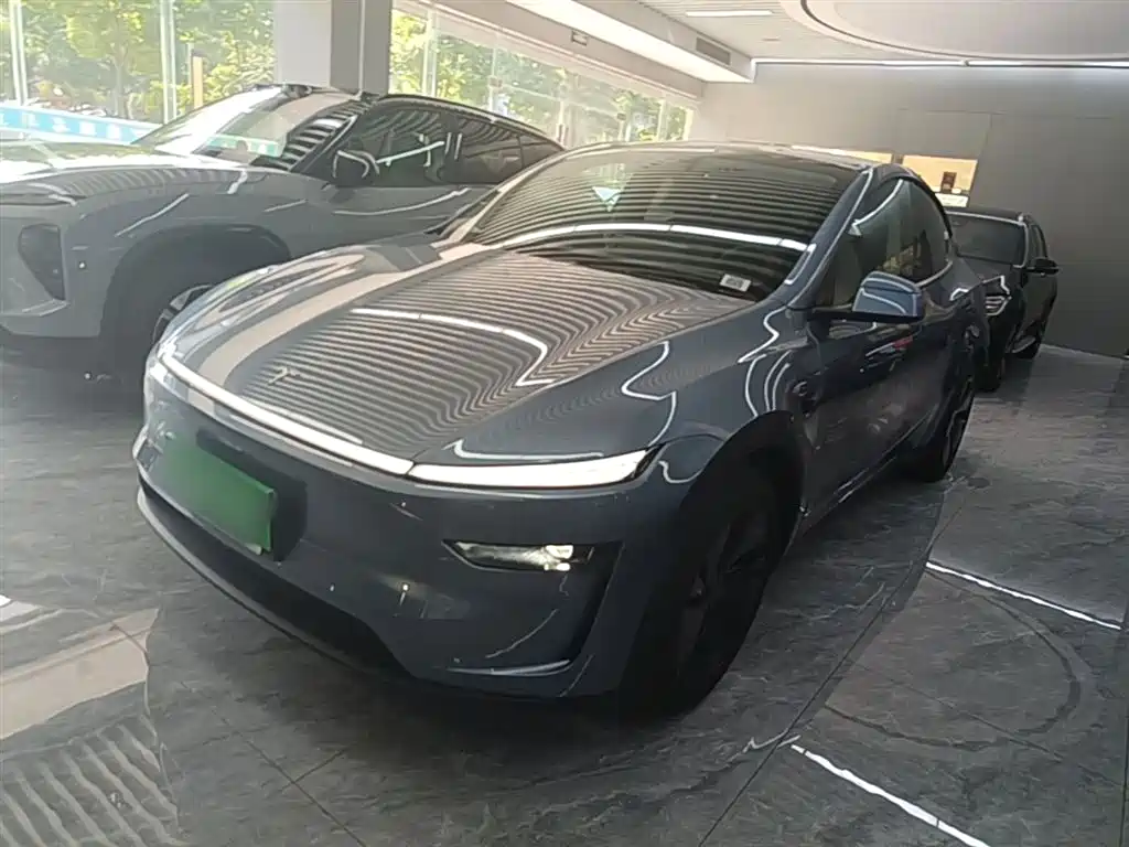 Tesla Model Y 2025