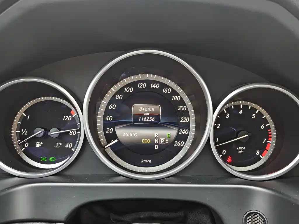 Mercedes-Benz E-Class — миниатюра 12