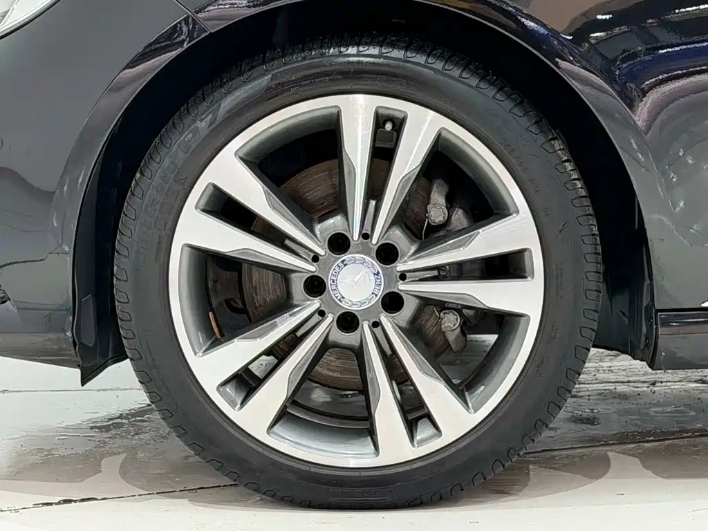 Mercedes-Benz E-Class — миниатюра 8